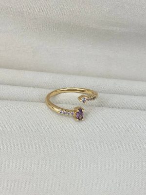 Anel cravejado com zircônias lilás regulável